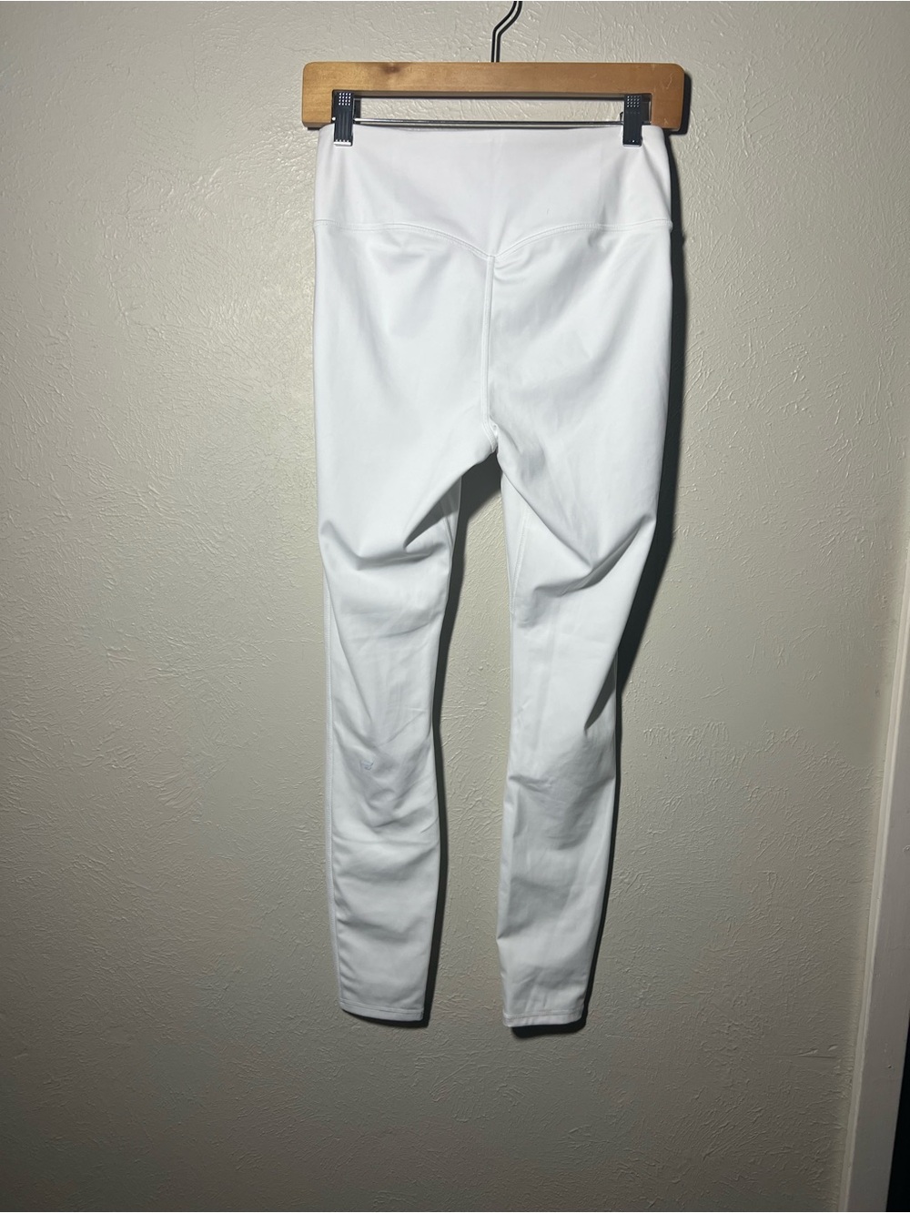 NWT Women’s Fabletics Anywhere High-Waist White Active Leggings size M - Picture 2 of 5